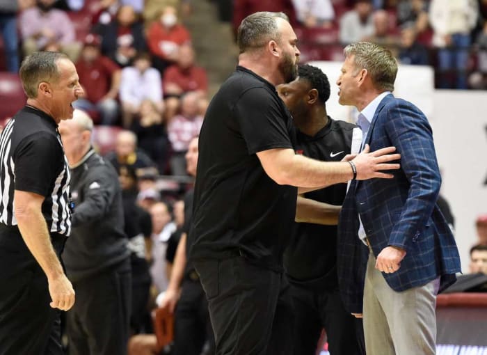 Nate Oats Departs After Second Technical Foul - 02.16.22